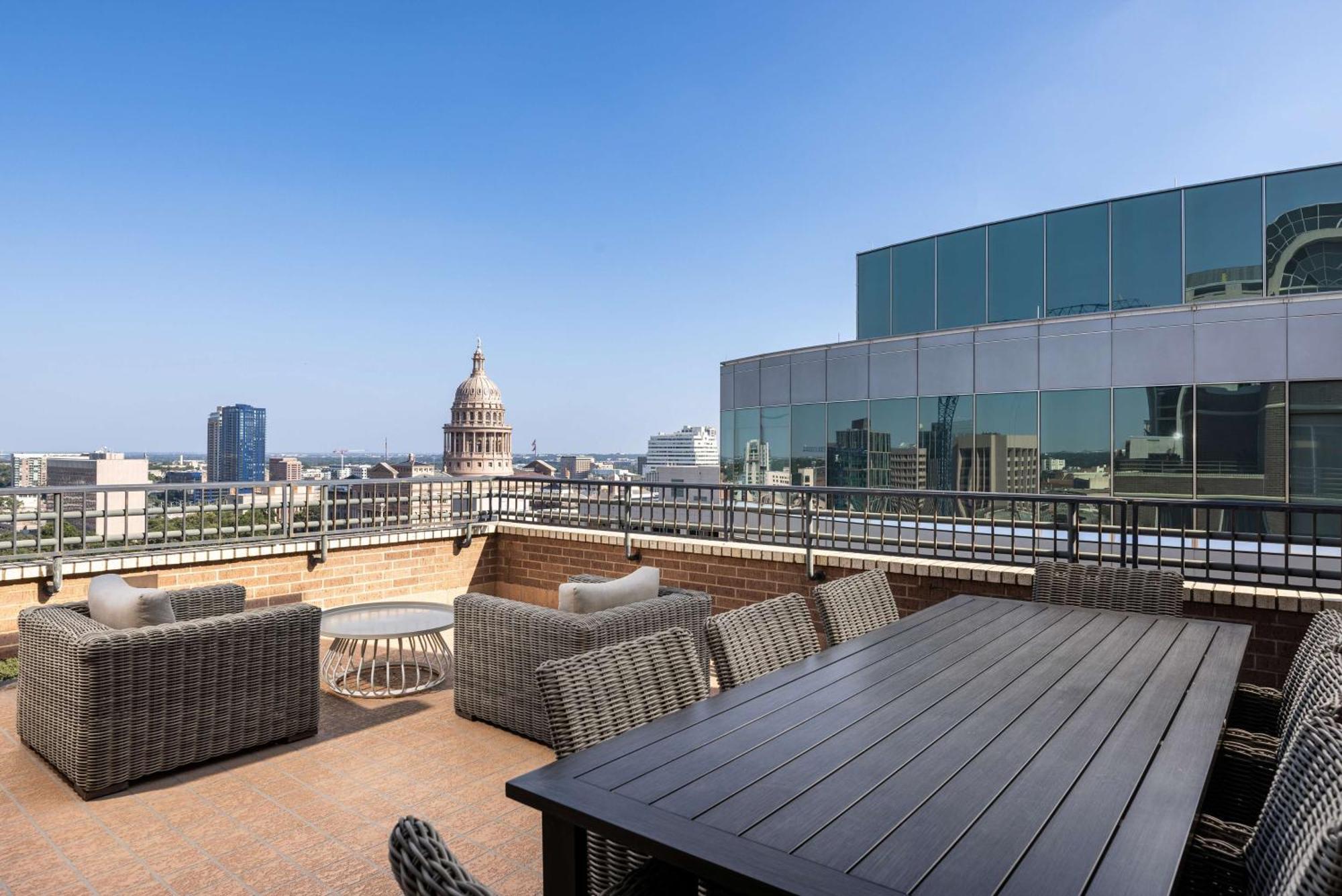 Doubletree Suites By Hilton Austin Downtown Capitol Zewnętrze zdjęcie
