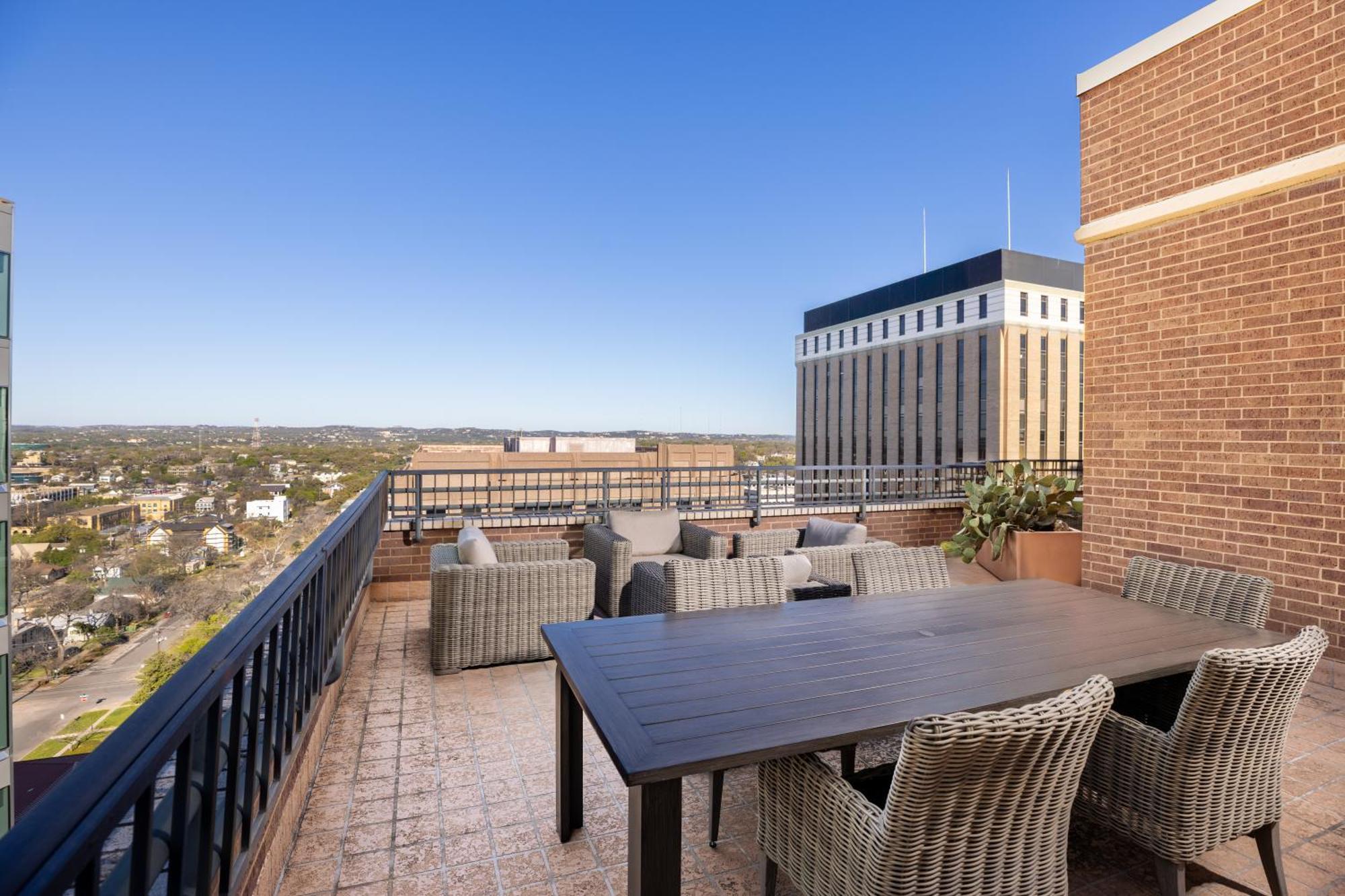 Doubletree Suites By Hilton Austin Downtown Capitol Zewnętrze zdjęcie